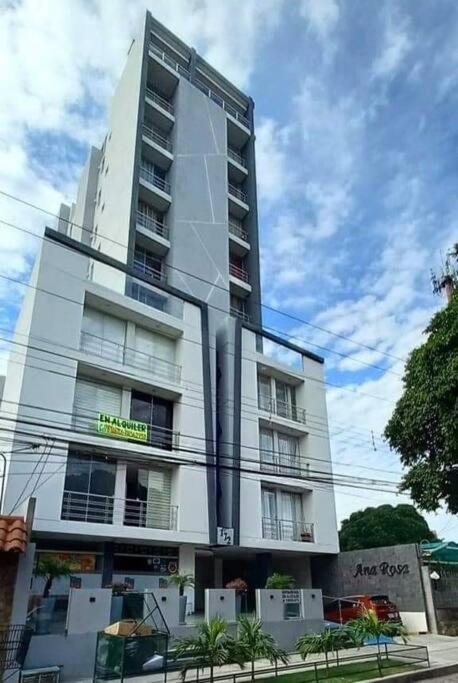 Departamentoo Nuevo Amoblado Cerca A Uagrm, Con Excelente Vista Santa Cruz de La Sierra Exterior foto